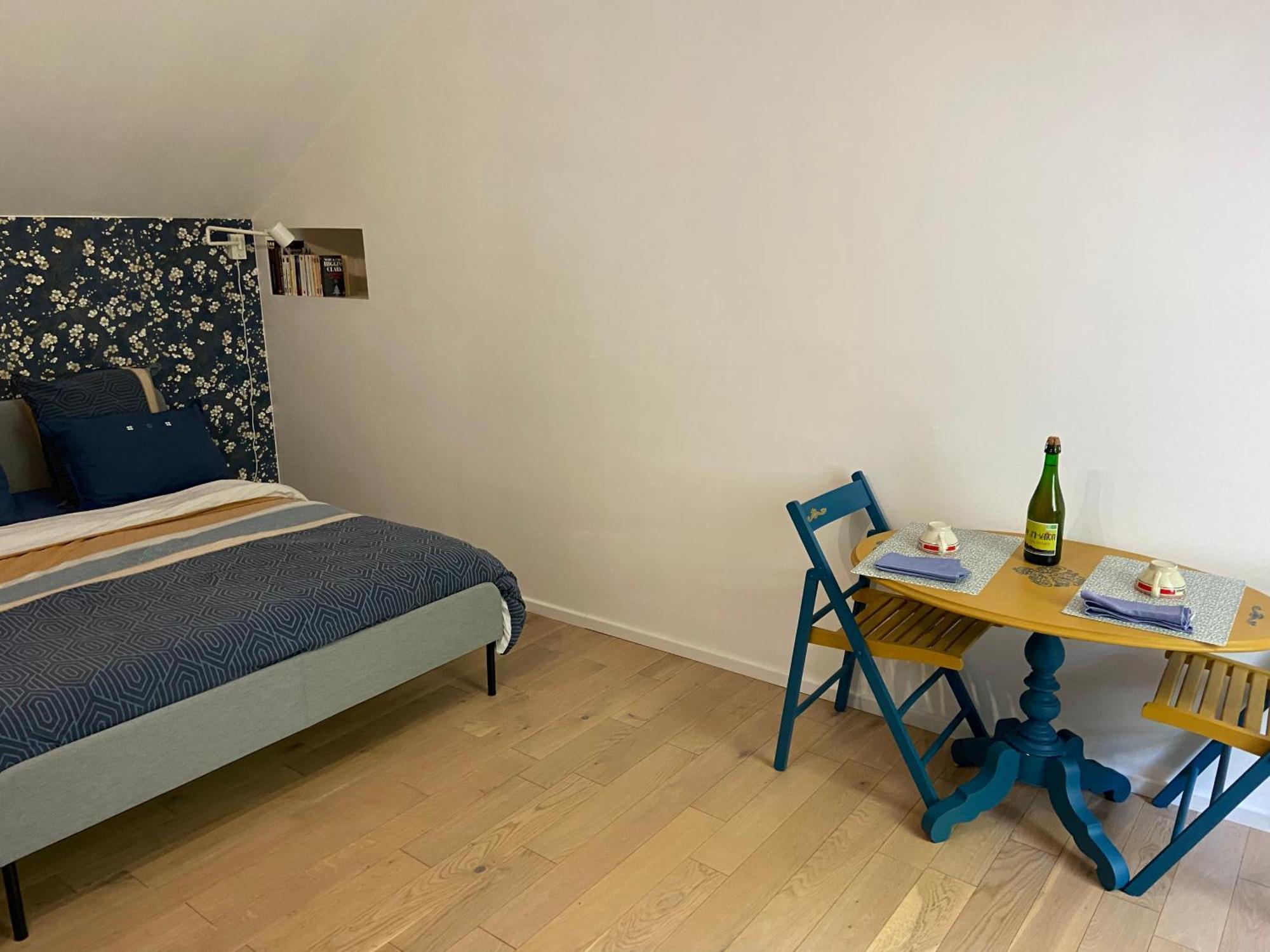Chambre Double Avec Salle De Bains Privee Quintin Exterior photo